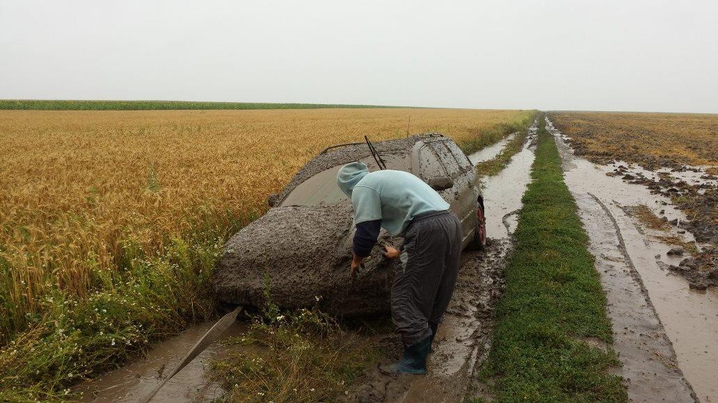 nebunie - mai stam putin sa ne curete ploaia parbrizul...